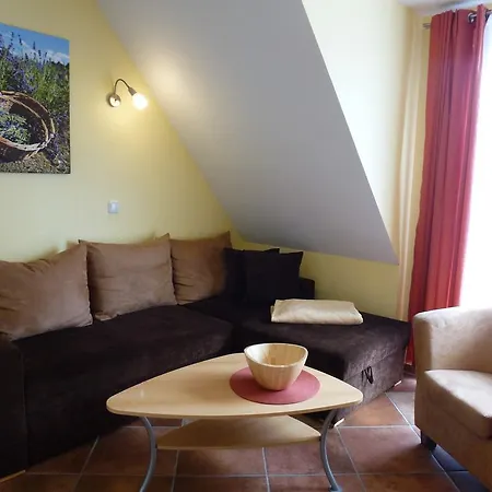 아파트 패밀리 아파트먼트 톰