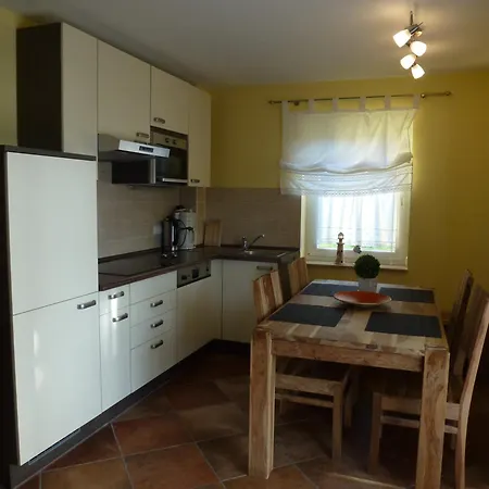 패밀리 아파트먼트 톰 아파트 *