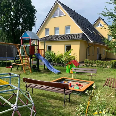汤姆家庭公寓酒店 Karlshagen